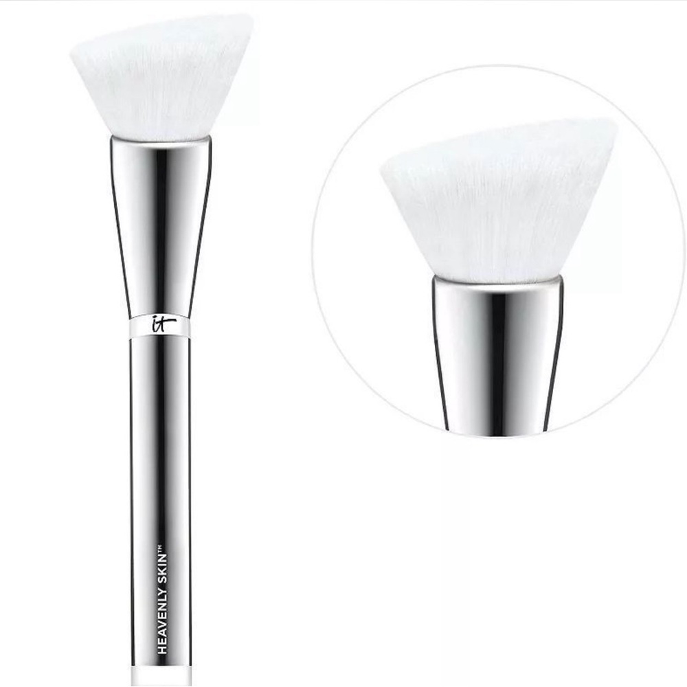 New in Package IT Cosmetics Heavenly Skin Skin-Smoothing Complexion Brush $49